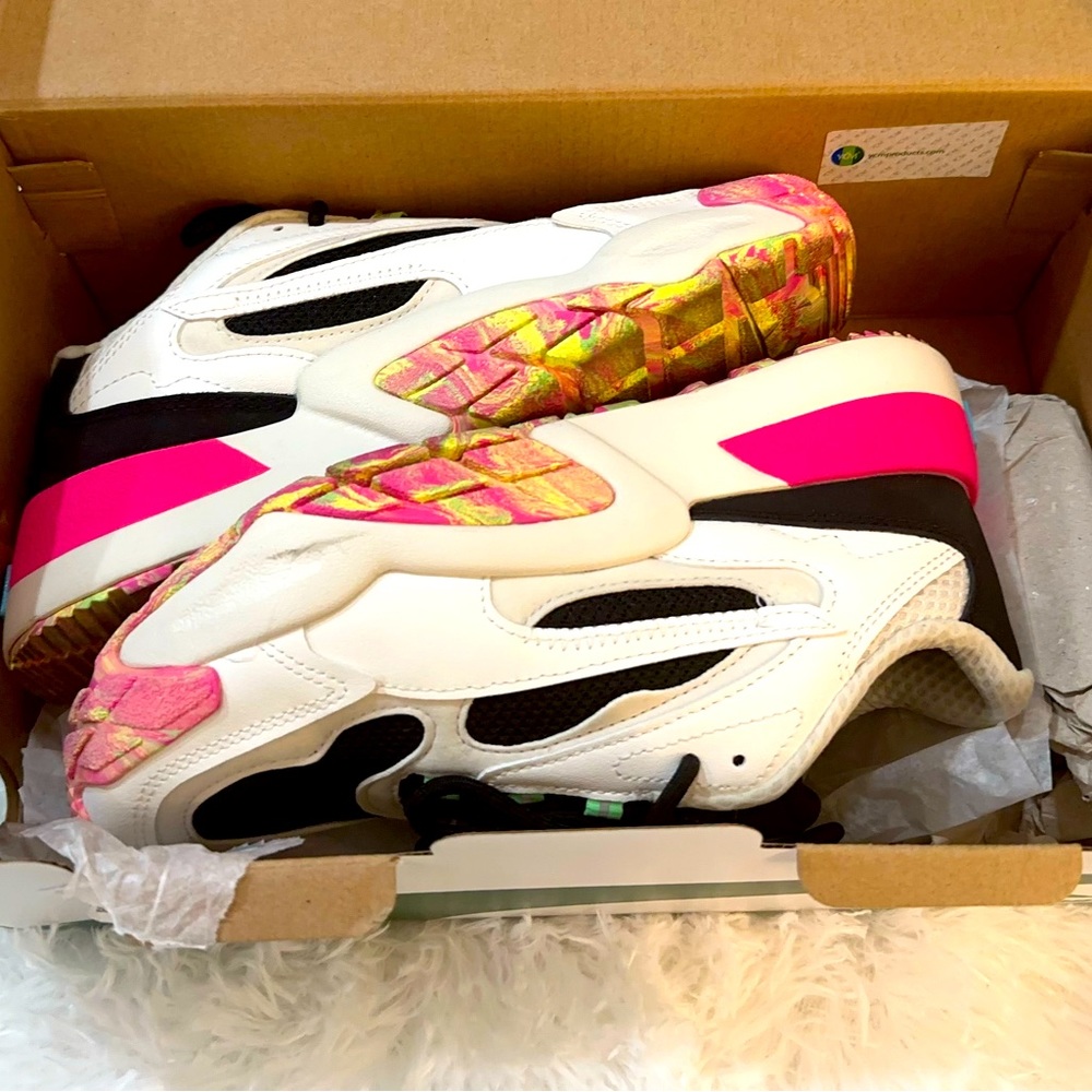 Women sneaker
